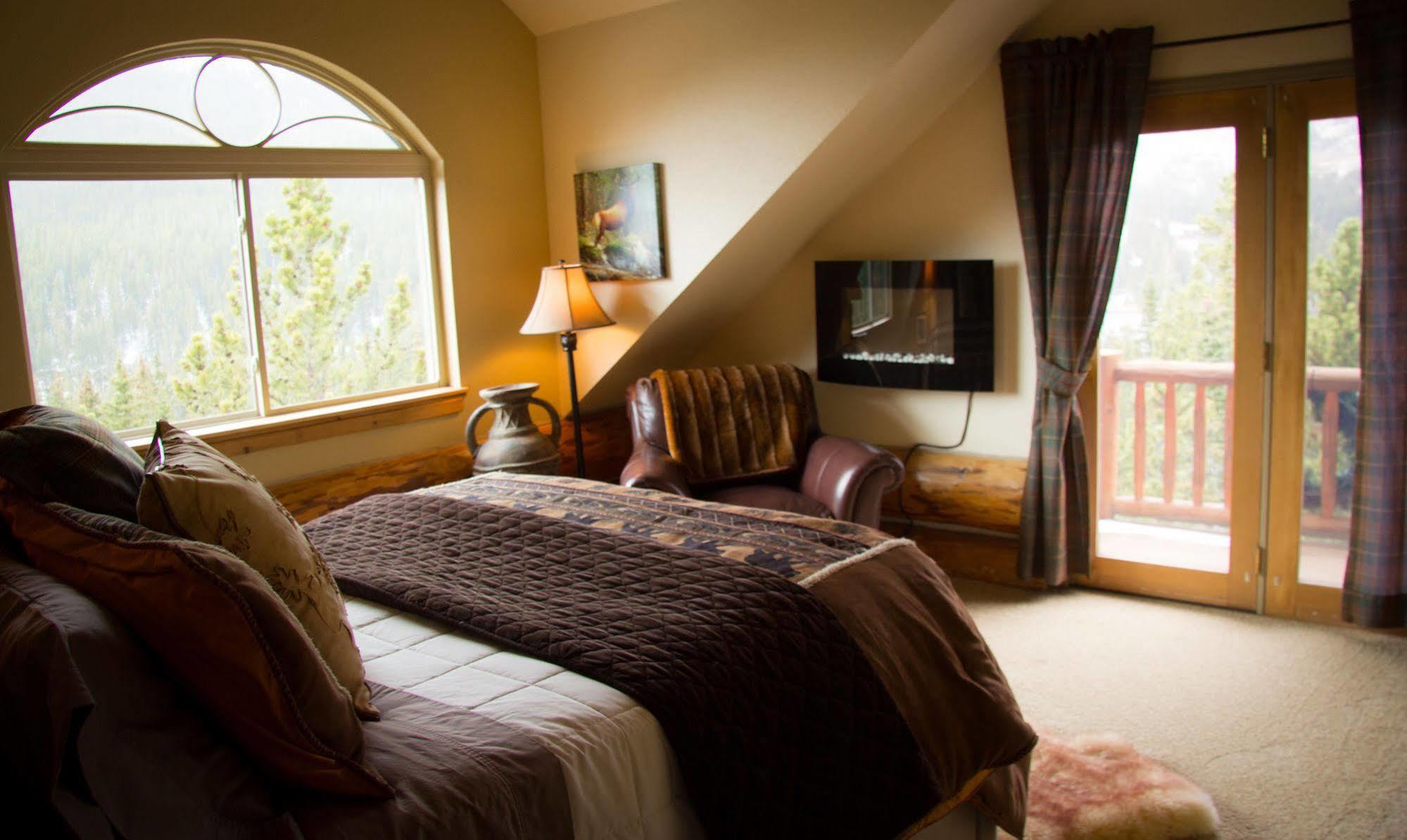The Silver - Adults Only Lodge